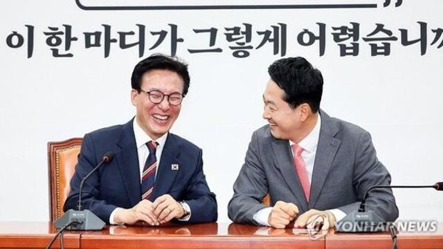 [한국갤럽] 23대 총선 기대, 정부지원론 34% vs 견제론 47%…중도층 '견제론' 44%