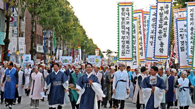 고창모양성제, 화려한 출발···거리퍼레이드 1400여 명 참여