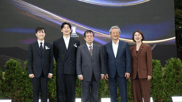 원로배우 신영균 99세 백수연…외손녀 이재 등 영화인 한자리