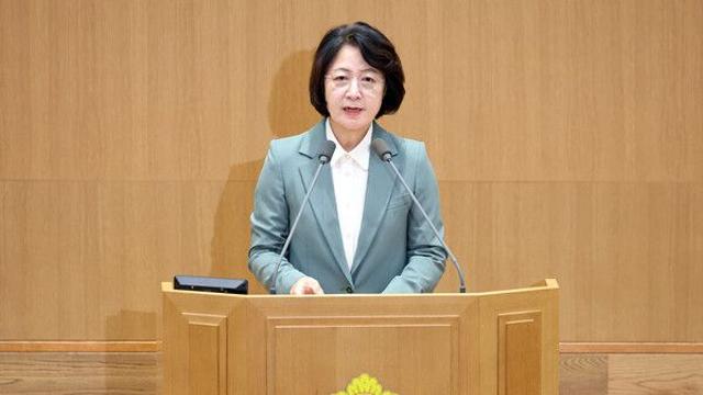추미애, 재정위기 선언 두 달…‘재정 빨대’ 파장까지