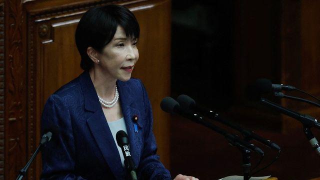 다카이치, 야스쿠니 신사에 공물 봉납…