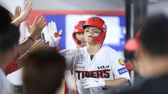 'LG 킬러' KIA 김도영, 준PO 1차전서 역전 솔로 홈런
