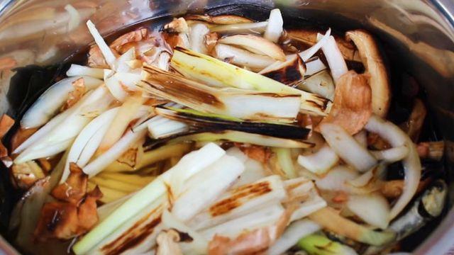 남들 다 넣는 재료 말고 '이것' 넣어야 합니다…김장 '비법 육수' 총정리 [위키레시피]