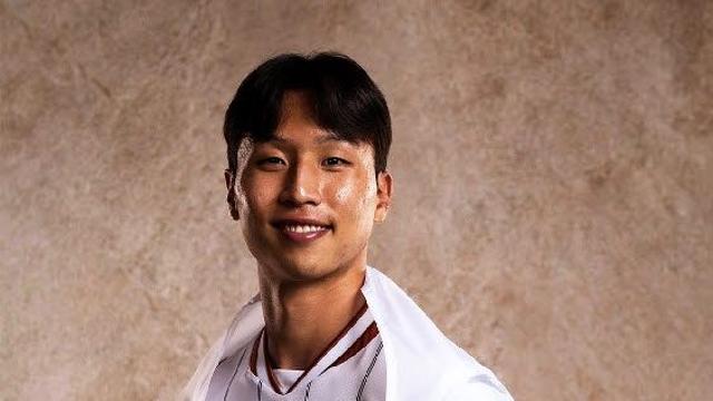 엄지성 향한 인종차별 의혹…英 경찰, 51세男 체포 후 보석 석방