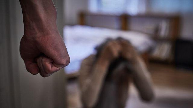 때리고 흉기위협, 반려견 폭행 종용..자녀들 반복 학대한 부모