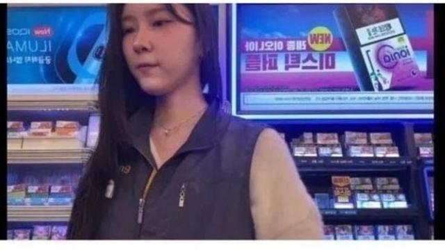 하루 5번 번따 당하는 편의점 알바녀.jpg