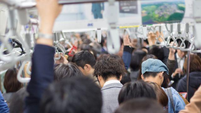 “숨 막히는 지옥철”…정원의 두배 몰린 최악의 역 어디?