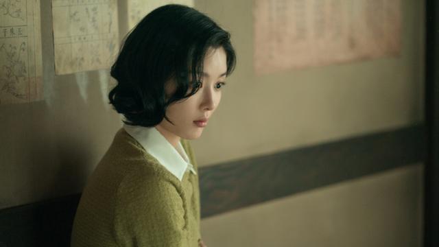 박진영, 김유정 발목에 붕대 감아주며 무릎 꿇었다