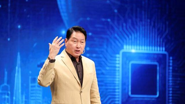 [CEO 직썰] 최태원 SK그룹 회장 “AI 시대, 대학 졸업장보다 문제해결 경험 중요”
