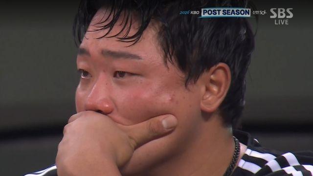 9년 만에 PS 데뷔 이뤘는데, '잠실 빅보이' 충격의 5연타석 'KKKKK' 결국 눈물까지 [IS 광주]