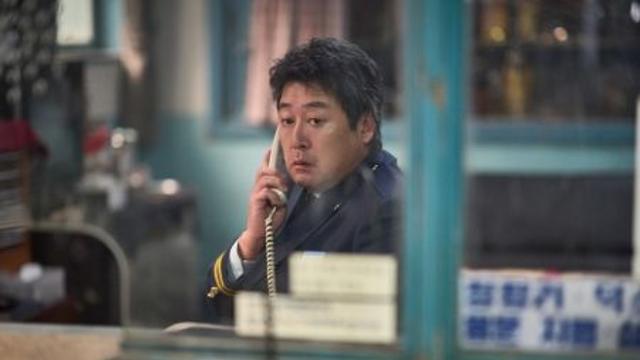 '폭설' 총 든 김윤석 VS 삽 든 구교환…눈 덮인 기차역서 맞붙는다