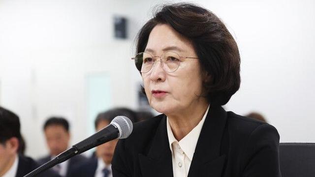 추미애, 결국 국감서 다시 고개 숙였다···‘소방 빨대’ 논란에 민주당 진땀