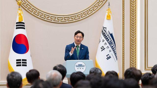 임광현 비서실장, 청와대 직원 첫 대화…“쓴소리 마다 말고 언행 주의해야”