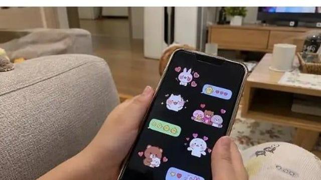 조카한테 휴대폰 10분 맡겼다가 회사 단톡방이 난리남.jpg