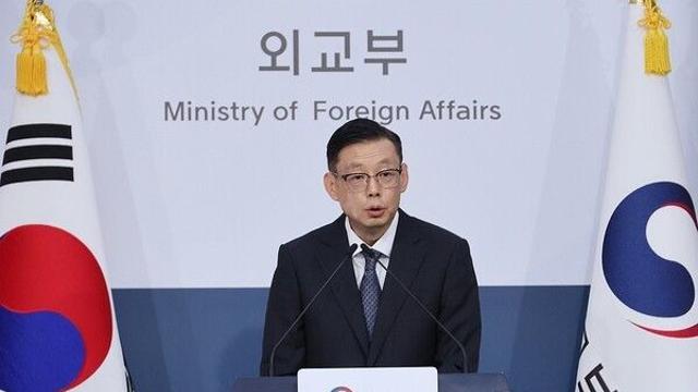 정부, 우크라 공관원 절반 철수 결정...