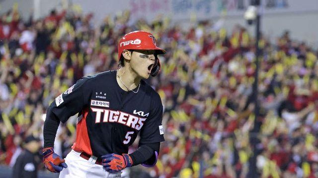 잠실 마지막 밤 수놓은 145m 만루포…가을도 ‘김도영 천하’