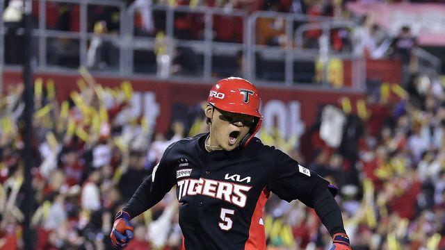 역대 PS 최장 비거리 타이 '145ｍ'…KIA 김도영 초대형 만루포