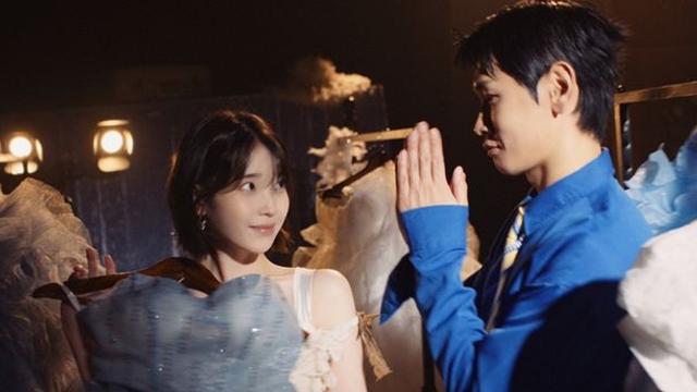 크러쉬, 아이유와 다정한 분위기…‘삐그덕’ MV 티저 공개