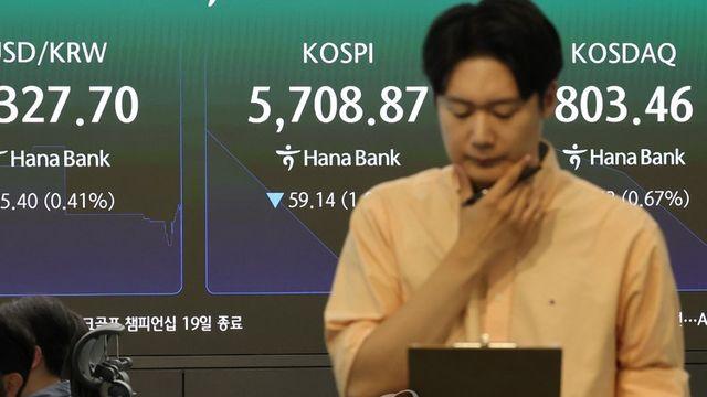 코스피, 3%대 급락하며 5,600선 공방…한때 5,500선 깨지기도