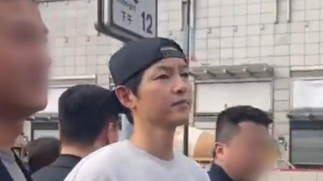 송중기, 재혼해 두 아이 아빠 됐는데…해외서 “송혜교 남편” 소환 [SD이슈]