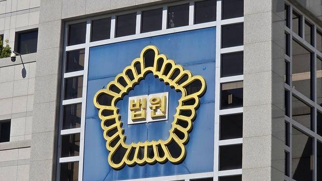 화장실서 출산후 쓰레기통에 신생아 버린 친모, 1심 징역 2년