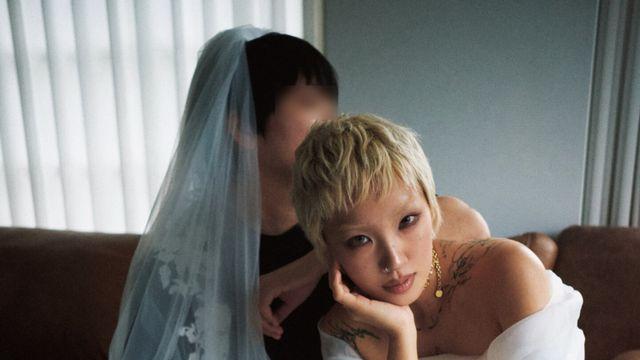 ‘킬잇’ 김나라, 동성 연인과 8년 열애 끝 결혼…웨딩 화보 공개 [IS하이컷]