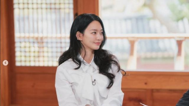 ‘김우빈♥’ 신민아, 결혼 후 첫 예능 나들이 포착…리블리 ‘한도 초과’ [IS하이컷]
