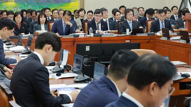 국회, 종합감사 본격화…오늘 '공소취소·레버리지' 재공방 전망