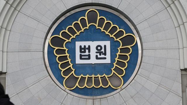 상가 화장실서 출산한 아기 쓰레기통에 버린 엄마, 징역 2년…아기는 생존