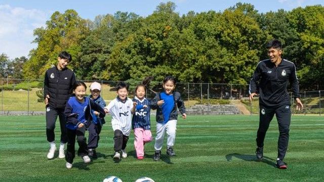 '만국 공통어 축구로 동행!' 서울이랜드, 재한몽골 어린이들과 4년째 특별한 인연