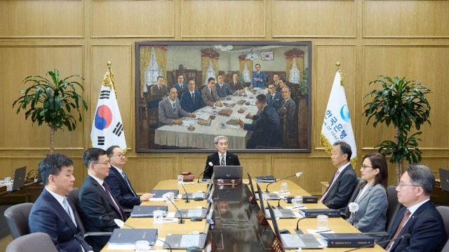 10월 한은 금통위, 기준금리 연 3% 동결 '숨 고르기'…