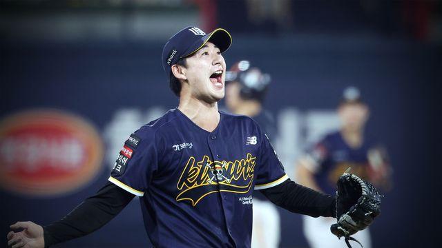 KS 앞둔 KBO 홀드왕, 日 지명 받았다…아쿼 새 역사 쓴 KT 스기모토, 소프트뱅크 육성 3순위 지명