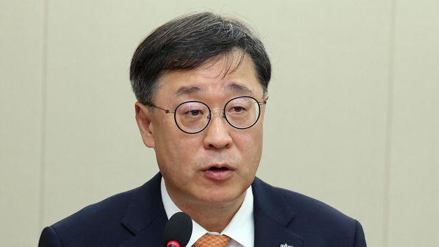 “해외 출장만 10번”… 특정 여직원과 244일 동행한 공공기관장
