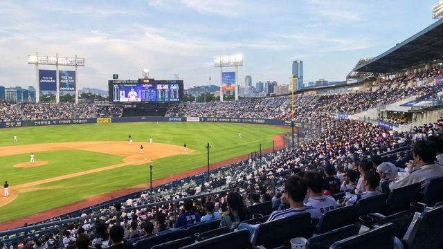 대책 마련 시급… 1200만 역대급 관중 터졌는데 '비상' 난 야구장