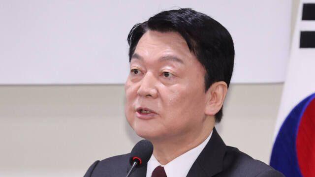 [속보] 안철수 “주가 썰려나갈 동안 李정부 뭐했나…솔리다임 철회 ‘개미’ 덕분”