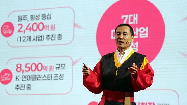 김진태 전 강원지사 '논란의 도정보고회' 선거법 위반 무혐의