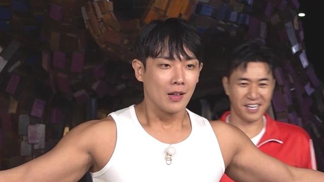 이준, 1000만 뷰 민소매 다시 입는다…김종민 “자꾸 벗어”