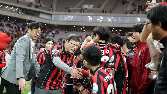 [SD 상암 라이브] 허태수 GS그룹 회장이 직접 찾은 상암벌…3만 관중과 함께 즐긴 ‘서울의 봄’