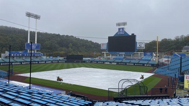 태풍 '참피'에 프로야구 플레이오프 1차전 취소…26일 재개(종합)
