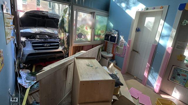 80대 몰던 SUV, 택시 충돌 뒤 어린이집 돌진…인명피해 없어