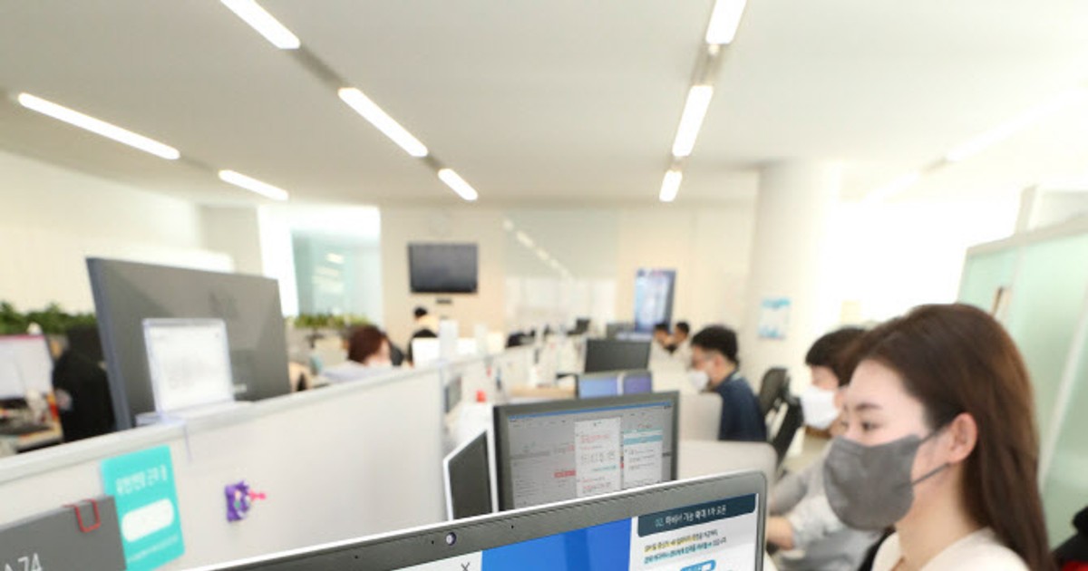 치킨 농장, 자동화로 비용 절감!