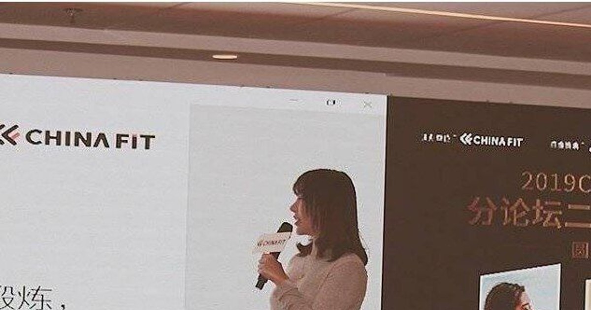 여자 몸매밖에 안보이는 PPT 발표..