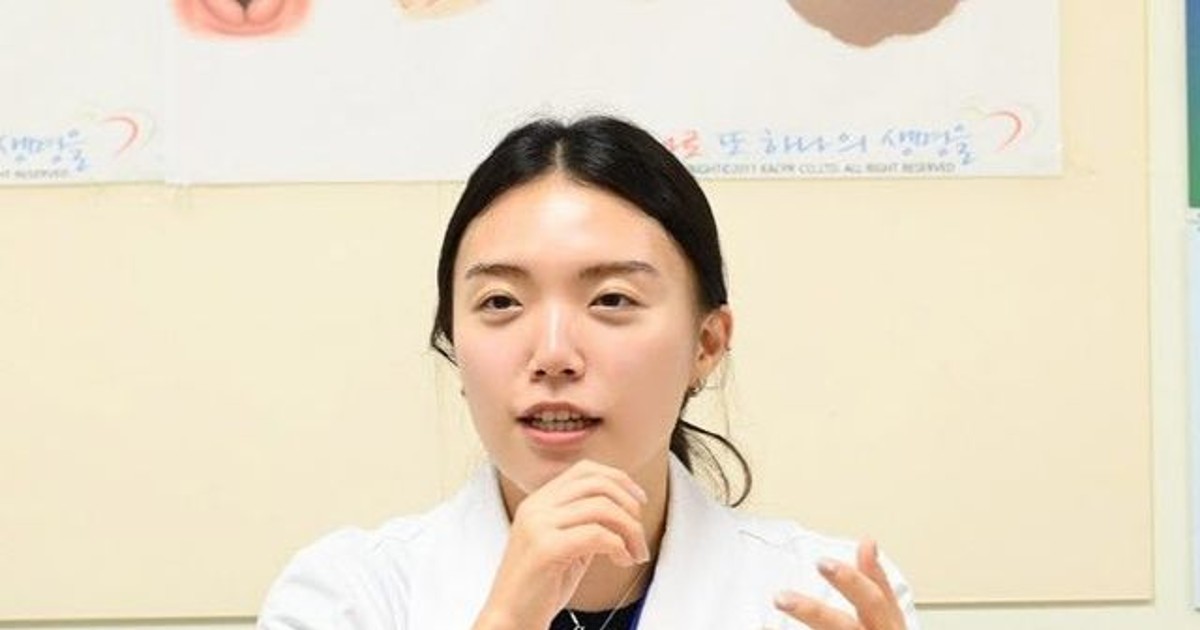 20대 여성 둘이 난간에…온몸으로