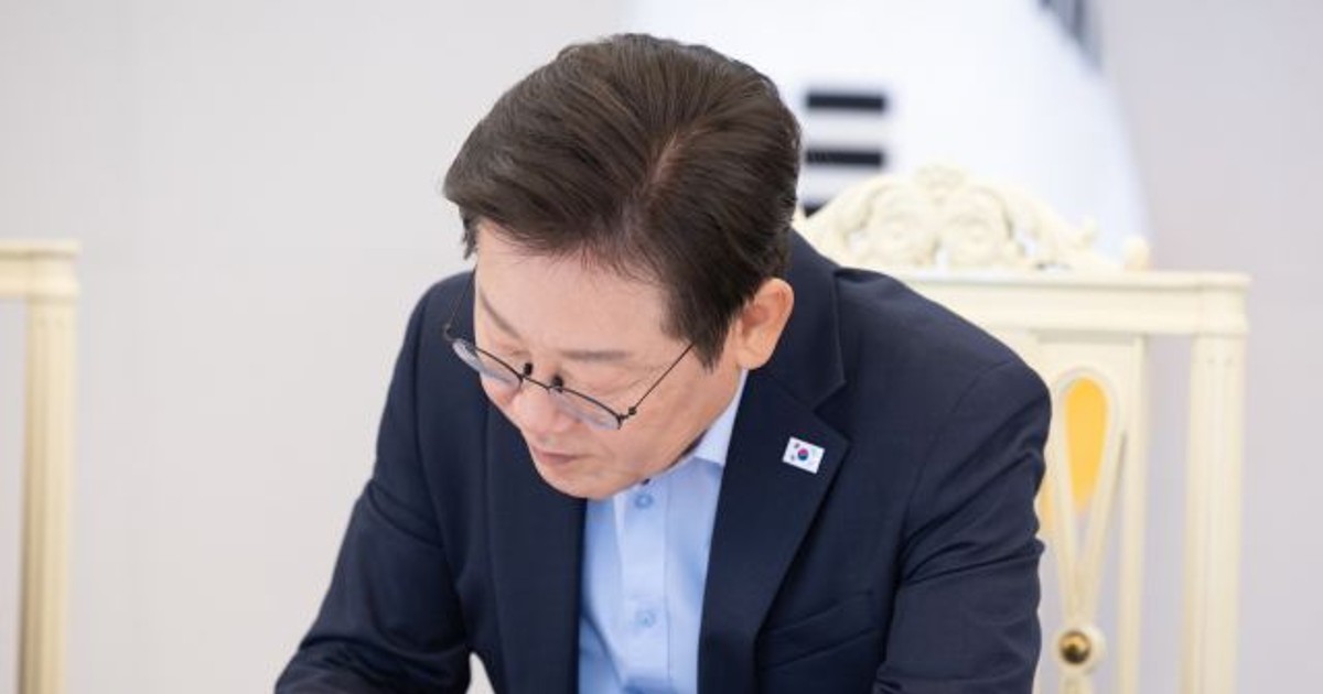 李대통령 日 과거사 문제, 다친 마