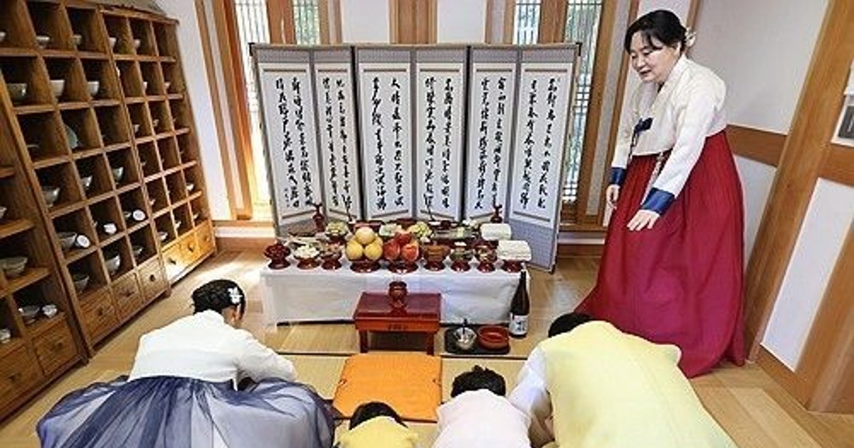 저희는 성묘로 대신해요…두통 유발