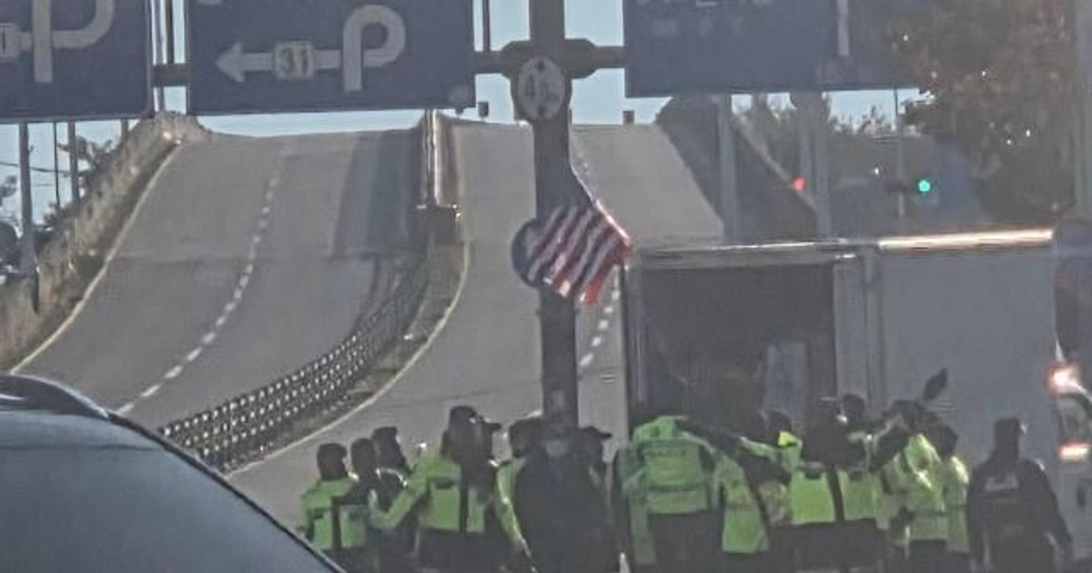 未经申报进行反华示威…