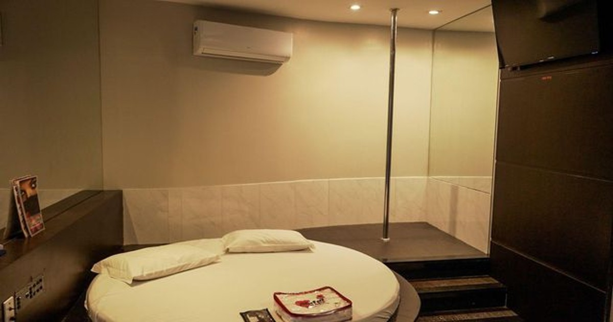 천장 거울도, 에로…