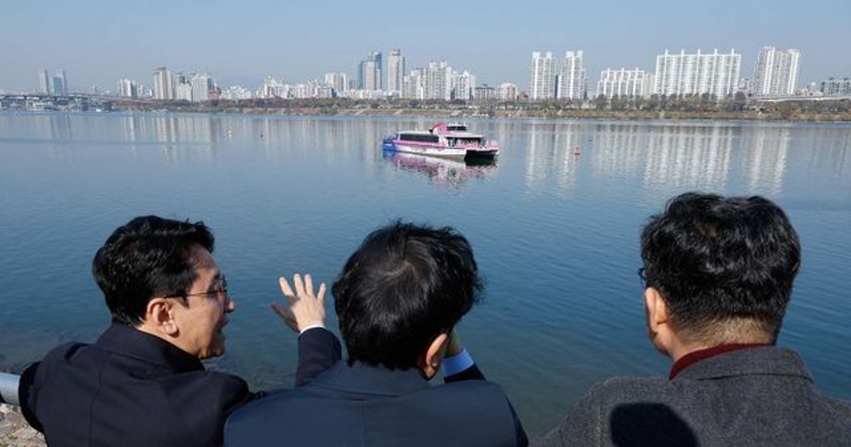 수심 1.47m에 박힌 한강버스...