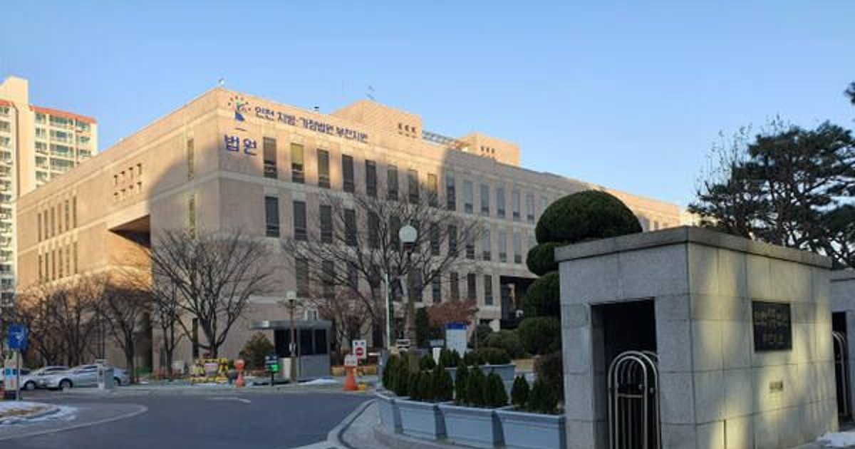 고양이에게 생선을.…