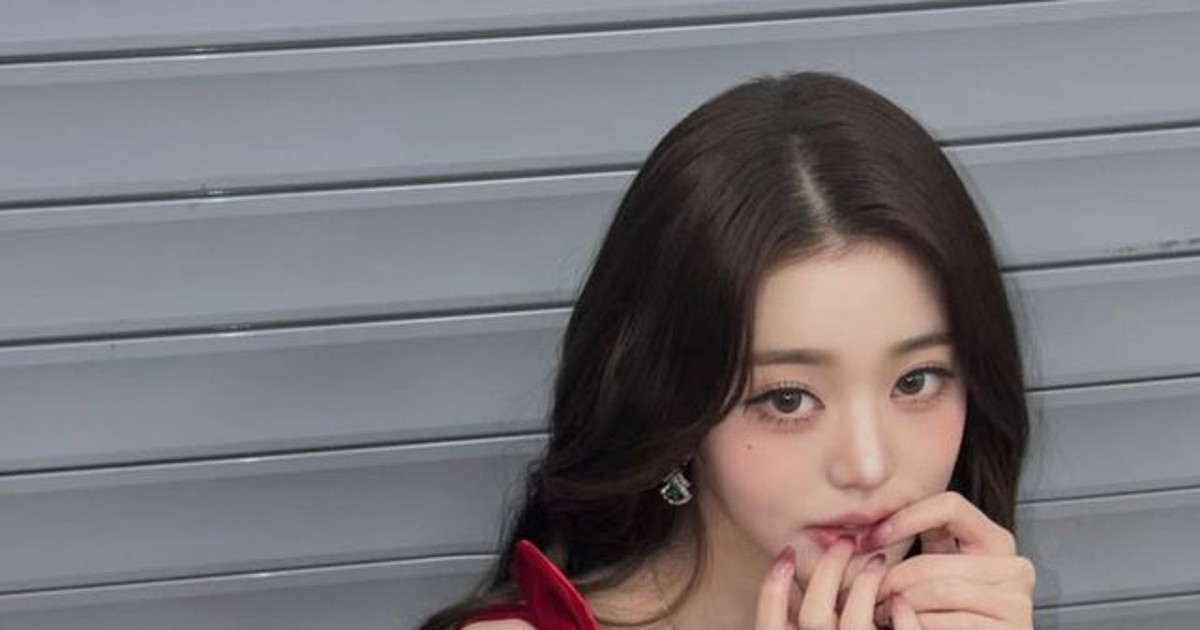 아이브 장원영, 초미니 입은 산타걸…8등신 비현실적 비율